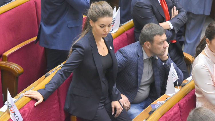 У Алены Кошелевой уже видно округлившийся животик, фото: Аркадий Манн, "Страна"