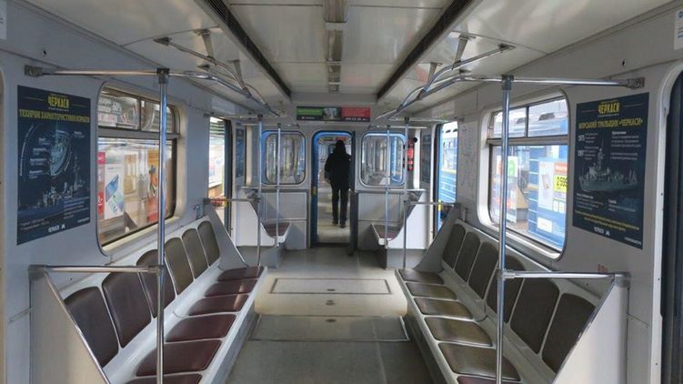 В вагоне киевского метро взорвали петарду. Фото: Facebook/ КП "Київський метрополітен"