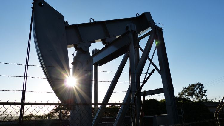 Стоимость нефти Brent продолжает стремительно падать на торгах. Фото: Pexels