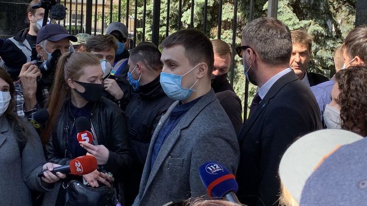 Стерненко пришел на допрос в СБУ. Фото: Страна