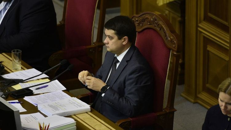 Разумков задекларировал миллионные доходы и особняк с квартирами. Фото: Страна