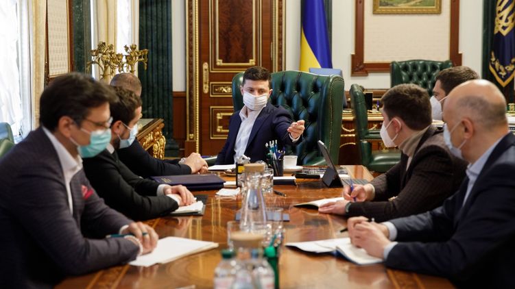 Зеленский поставил Кабмину задачу, что бы Украина оперативно получила вакцину. Фото: ОП