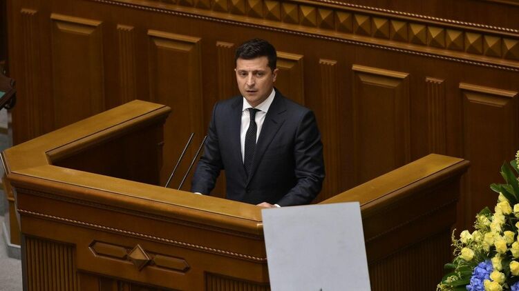 Владимир Зеленский спросит украинцев, хотят ли они пожизненных сроков для коррупционеров. Фото: Страна