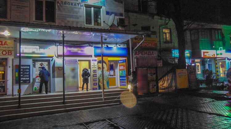 В Николаеве разыскивают грабителя, который пытался ограбить кредитную организацию. Фото: mk.npu.gov.ua