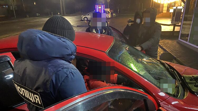 По версии полицейских, женщина взяла под свою "опеку" несовершеннолетнюю девушку. Фото: Нацполиция