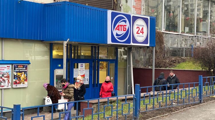 "АТБ" - один из немного супермаркетов, соблюдающих ограничения. Фото: "Страна"