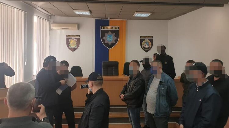 Перед судом предстанут 8 полицейских, которых обвинили в превышение служебных полномочий. Фото: Офис генпрокурора 
