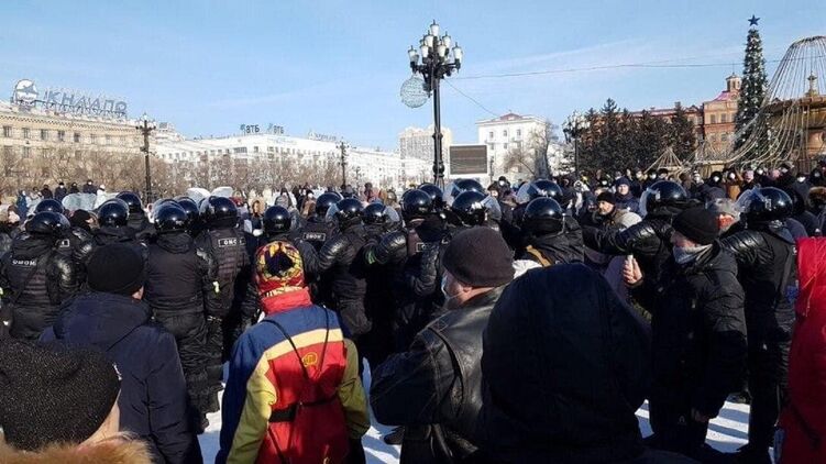 В России начались первые митинги в поддержку Навального. Фото: Telegram/Mash