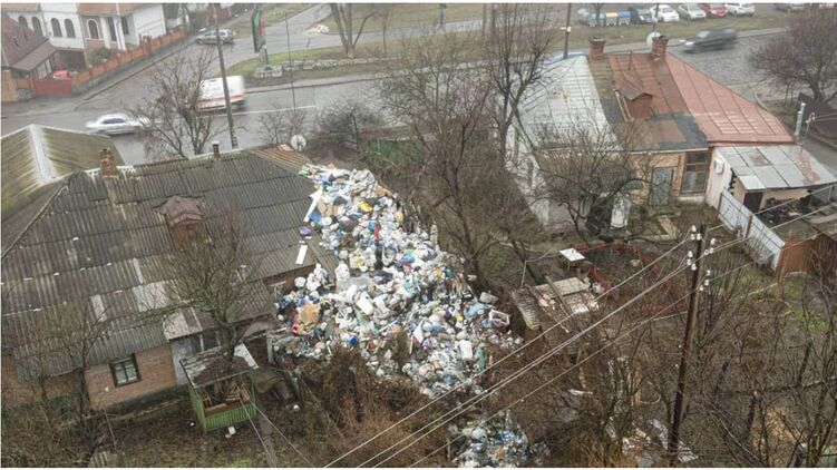 Местные жители показали кучу мусора с высоты птичьего полета. Фото: nstagram.com