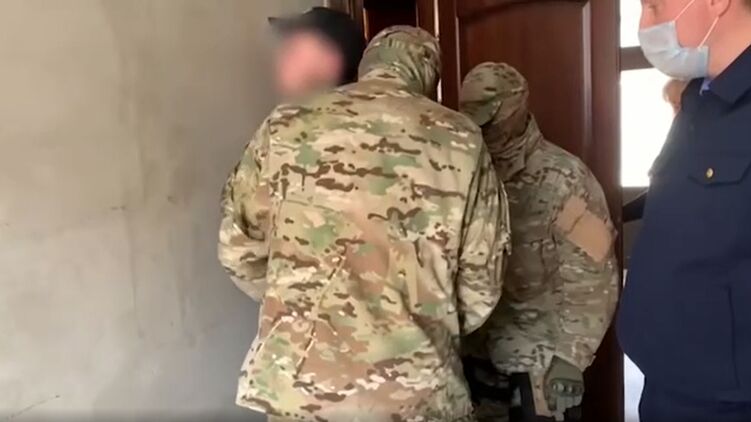 Одного участника группировки задержали в Ярославле, еще 13 - в Геленджике. Кадр с видео