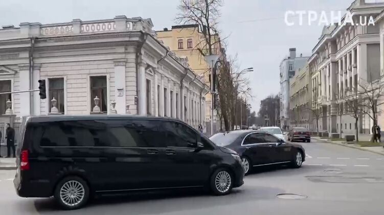 Кортеж президента проехался по столице. Кадр с видео