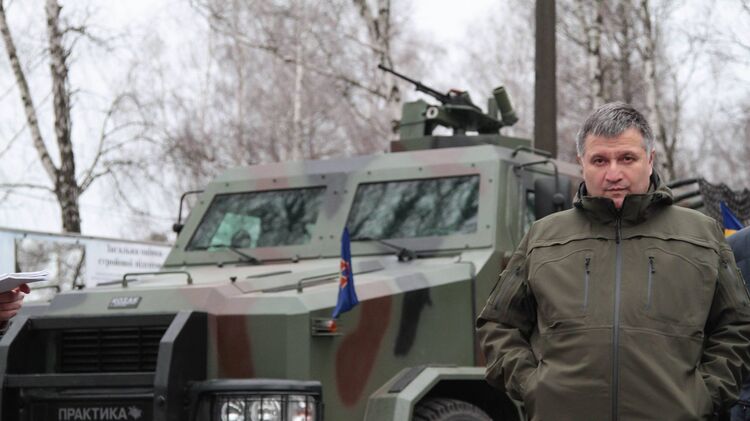 Арсен Аваков считает, что нужно готовиться к защите Украины. Фото: facebook.com/arsen.avakov