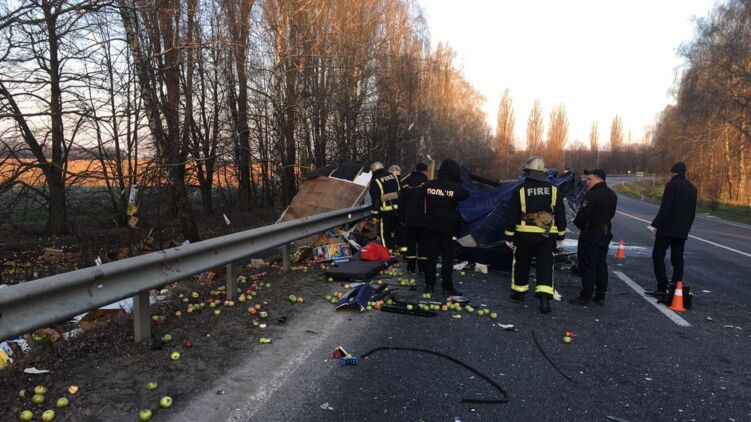 В ДТП в Винницкой области погибли оба водителя. Фото: ГУ НП Винницкой области