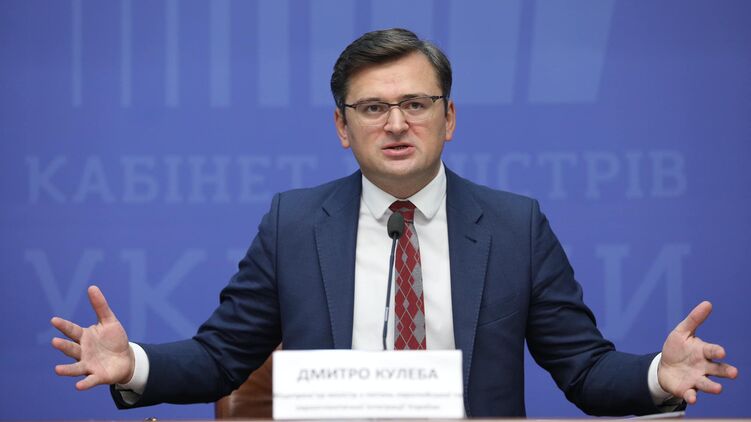 Кулеба пожаловался на Запад из-за недостаточной реакции на российские паспорта на Донбассе. Фото: Facebook