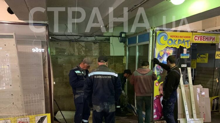 Демонтаж МАФов начался после обысков в структурах КГГА. Фото: Страна