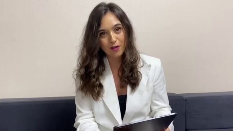 Мендель зачитала отрывок из своей книги. Скриншот из видео