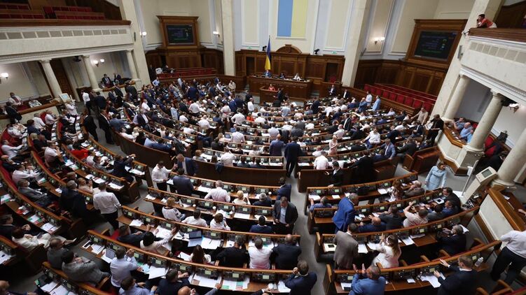 Верховная Рада проголосовала за возобновление работы ВККС. Фото: "Страна"