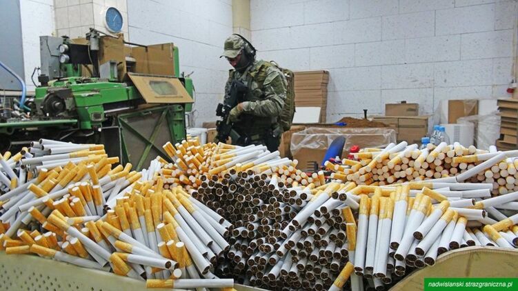 В Польше разоблачили подпольную фабрику по производству сигарет. Фото: www.nadwislanski.strazgraniczna.pl