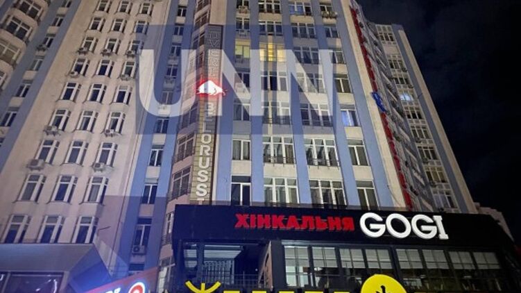 В Киеве мужчина выпал из окна и выжил. Фото: unn.com.ua