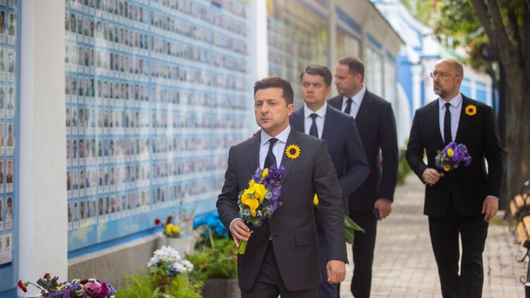 Зеленский почтил память погибших украинских воинов. Фото: Офис президента