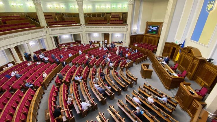 Зарплаты чиновников в госкомпаниях станут публичными . Фото: "Страна" 
