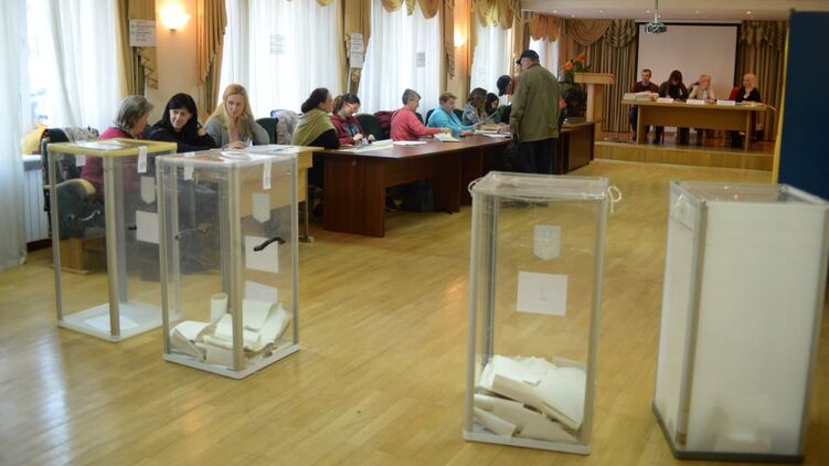 Довыборы на двух освободившихся округах рискует стать очень скандальными, фото: Изым Каумбаев, "Страна"
