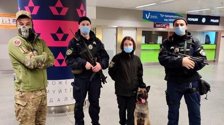 В киевском аэропорту "Борисполь" искали бомбу. Фото: facebook.com/pol.kyivregion