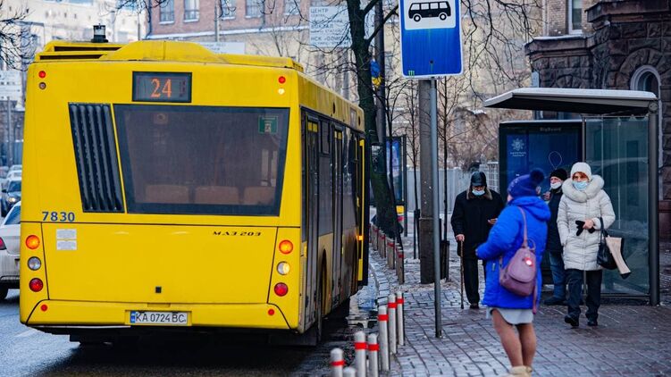 В Киеве общественный транспорт выбился из графика. Фото: "Страна"