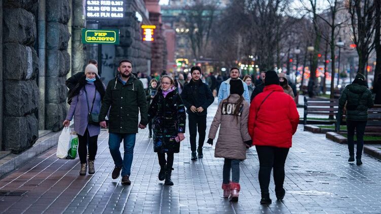 Украинцы массово покидают родину. Фото: Страна