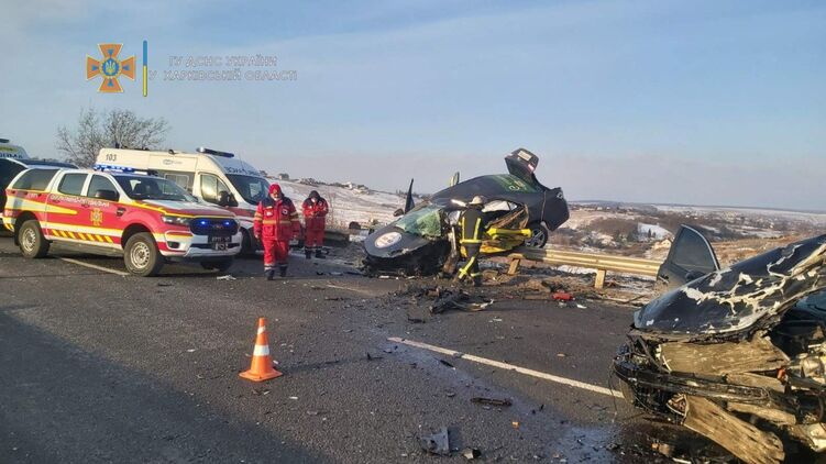 "Страна" узнала подробности ДТП под Харьковом. Фото: пресс-служба ГСЧС