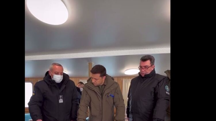 Зеленский направляется в зону ООС. Скриншот из видео