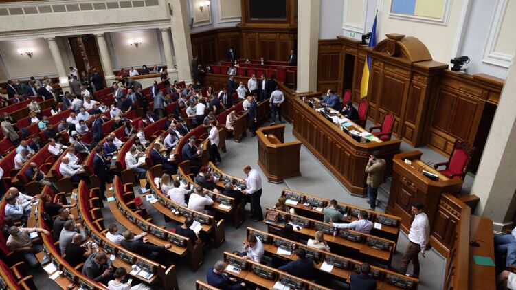 Рада расширила на СБУ и страны-партнеры право на распространение информации о перемещении оружия и боеприпасов. Фото: "Страна"