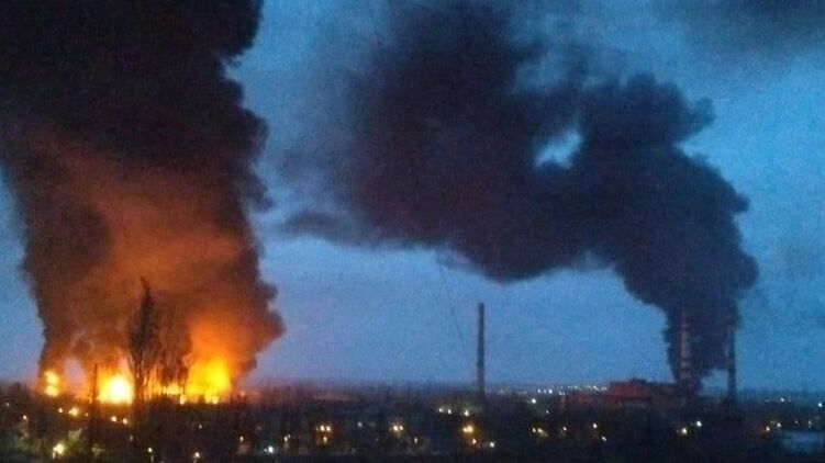 Последствия удара по НПЗ Одессы. Фото: Twitter / Игорь Конашенков