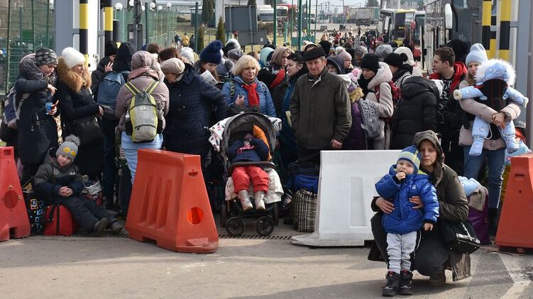 Уехавших за границу украинских мужчин предлагают сажать в тюрьму. Фото: УВКБ