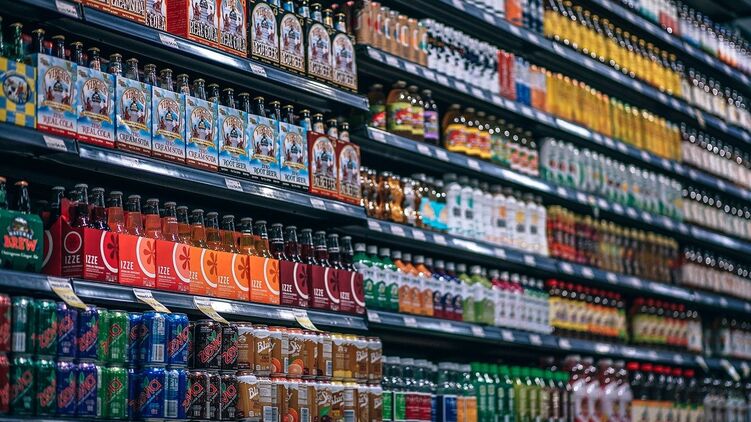 В Ровенской области алкоголь будут продавать с 11:00 до 16:00. Фото: pixabay