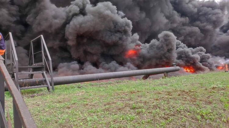 В Луганской области оккупанты обстреляли нефтеперерабатывающий завод. Фото: Телеграм