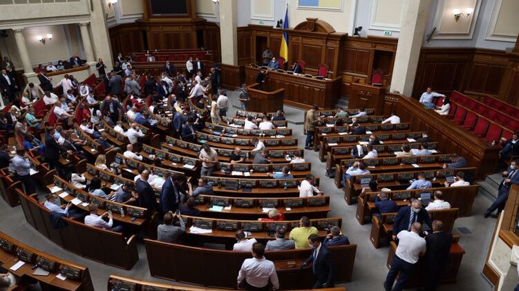 Нардепы проголосовали за продление военного положения в стране