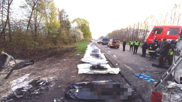 В ДТП под Ровно погибли 26 человек. Фото: Facebook/Поліція Рівненської області