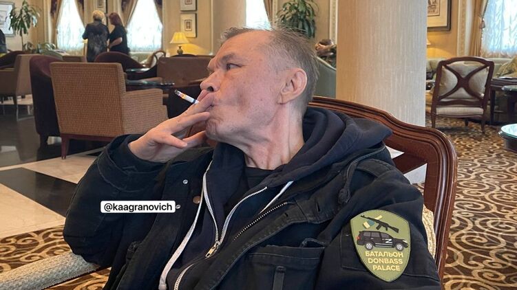 Актер в холле донецкого отеля