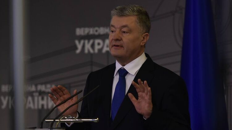 "Страна" узнала, почему экс-президента Порошенко не выпустили из Украины. Фото: "Страна"