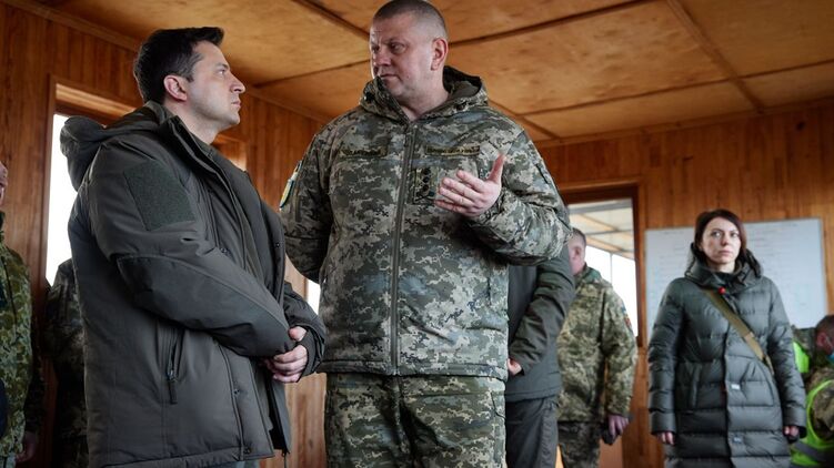 Зеленский сказал, что Украина пока не может наступать. Фото: Офис президента