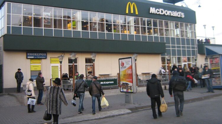 Макдональдс на вокзальной площади в Киеве. Фото: facebook.com/McDonaldsUA