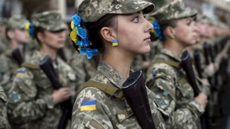 С 1 октября многие украинские женщины станут военнообязанными. Фото: The Page