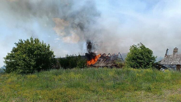 Село Ивашки обстреляли с вертолета и уничтожили частный дом и хозяйственную постройку
