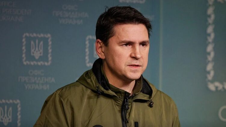 Подоляк говорит, что ВСУ бьют только по складам и командным пунктам. Фото: ОПУ