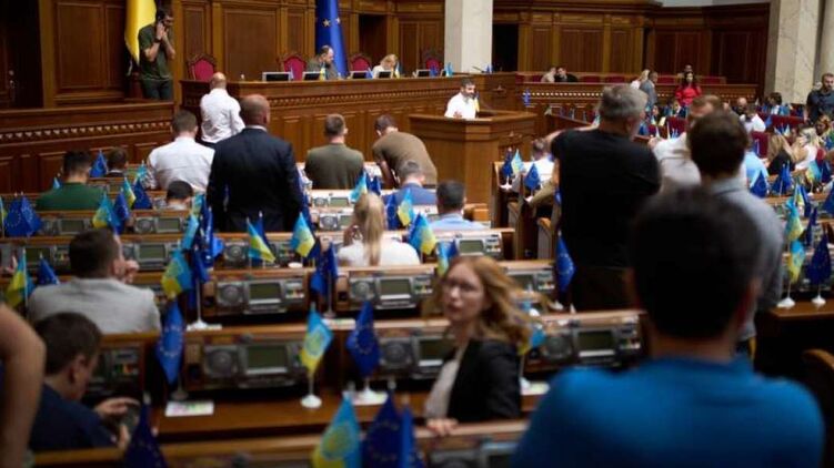 Рада будет продлевать сроки военного положения и мобилизации. Фото: rada.gov.ua