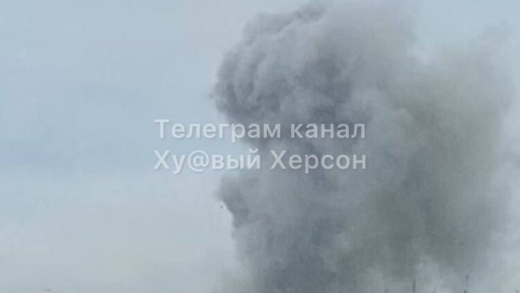 После обстрелов в Херсоне вспыхнули пожары. Скриншот видео