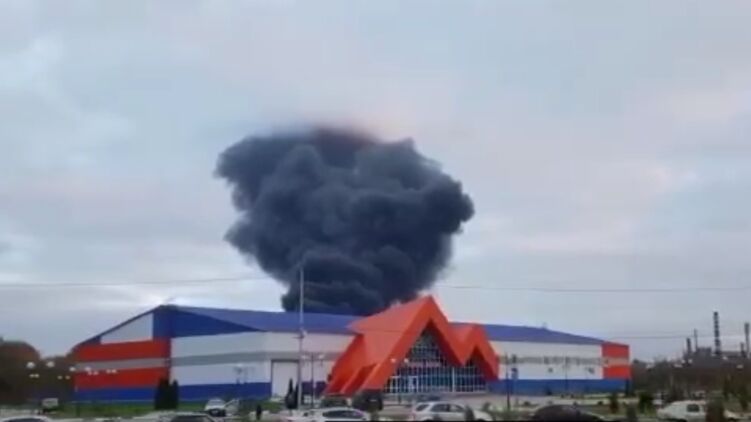 Под Белгородом горит лакокрасочный завод. Фото: местные паблики в Телеграм