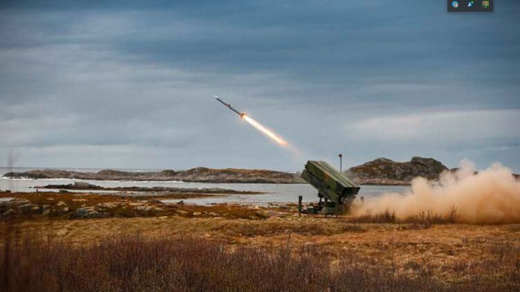 NASAMS сбивают ракеты, но их у Украины мало. Фото: Википедия