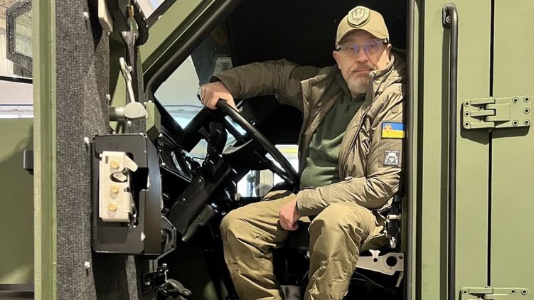 Рєзніков написав пост про закупівлю. Фото: facebook.com/reznikovoleksii